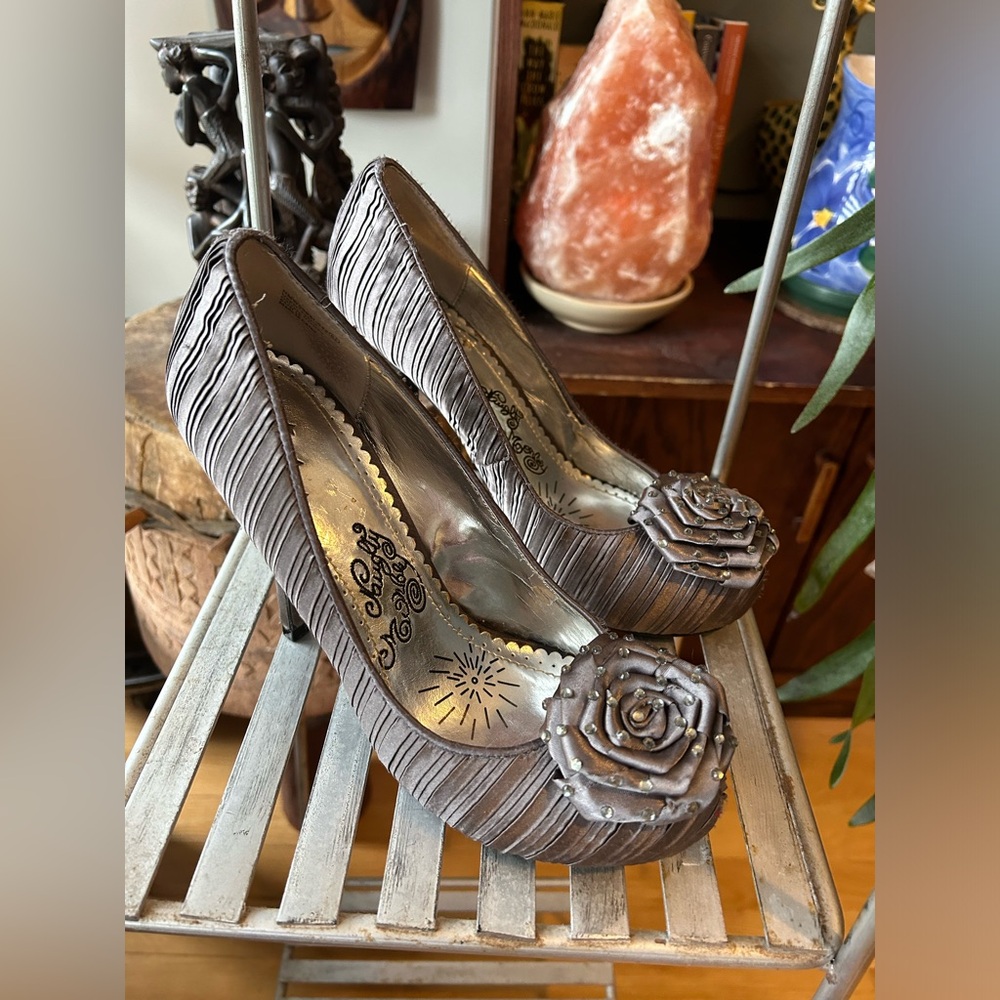 Naughty monkey high heels